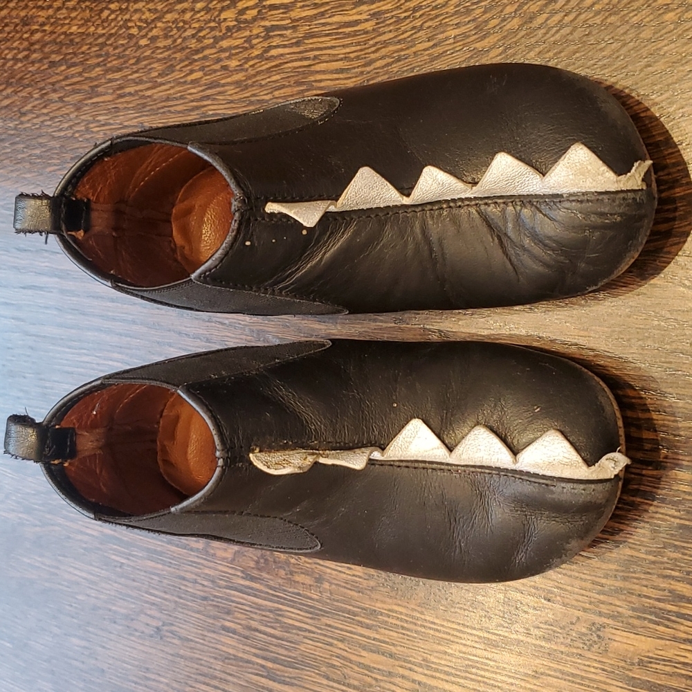 Pepe black toddler size 24 European